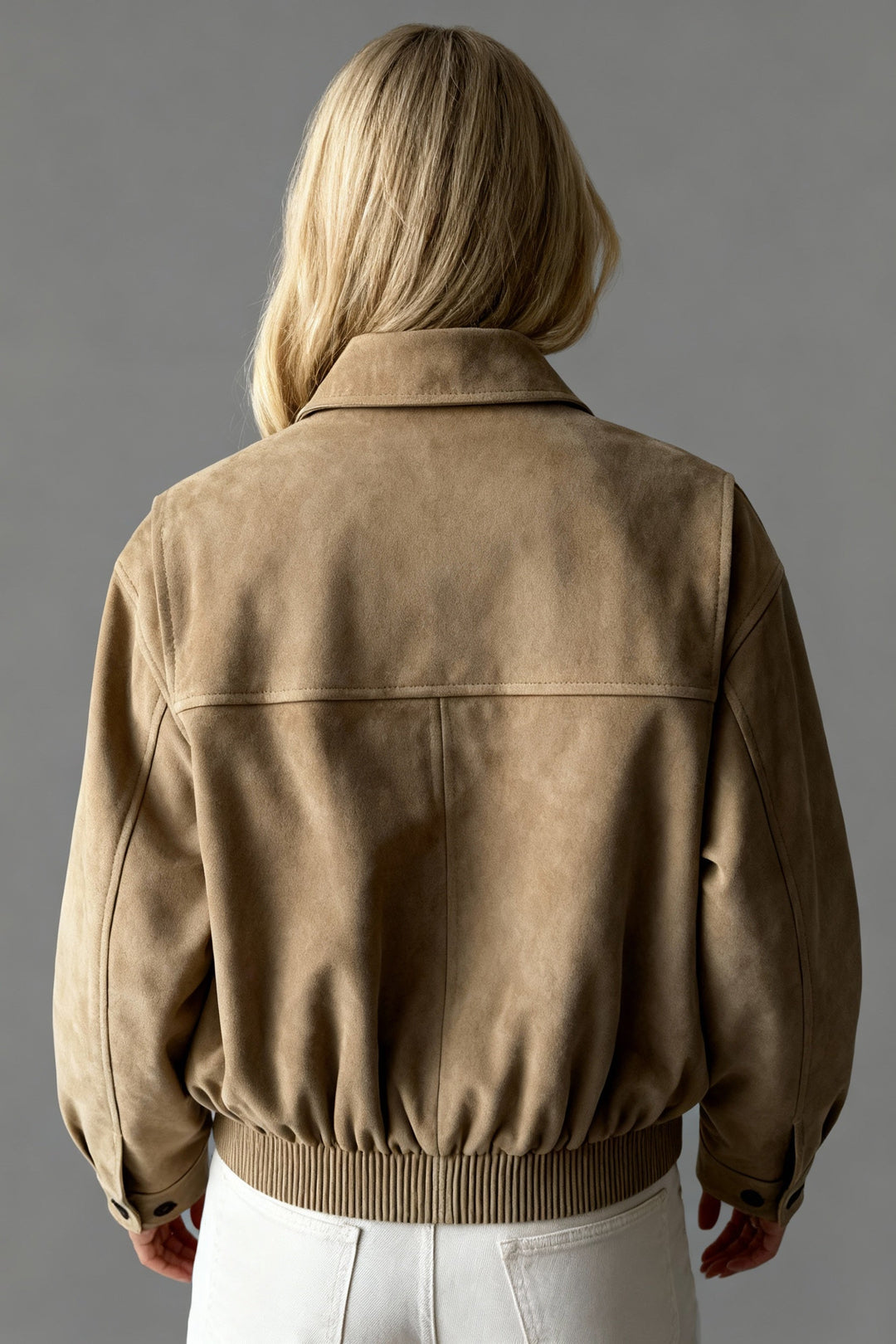 Damen Bomberjacke aus Wildlederimitat in Beige | Kurze Jacke mit lockerer Passform, Reißverschluss und Seitentaschen für Alltag und Freizeit
