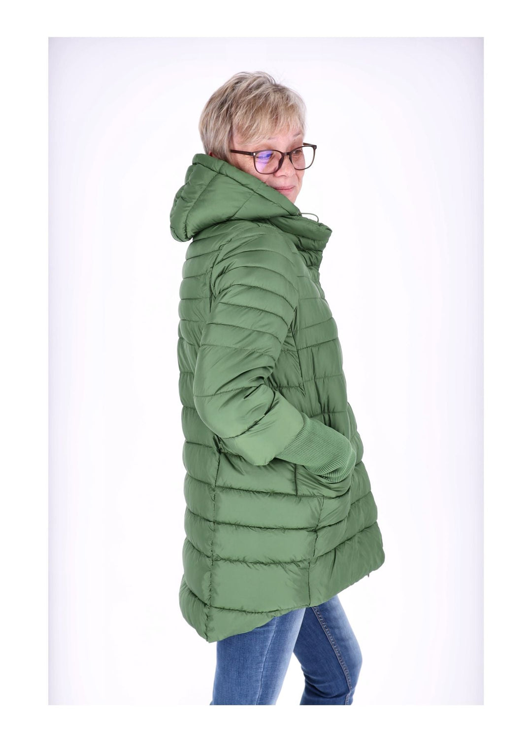 Damen Steppjacke in Grün mit Strickbündchen | Warme Jacke mit abnehmbarer Kapuze, 2-Wege-Reißverschluss und praktischen Taschen
