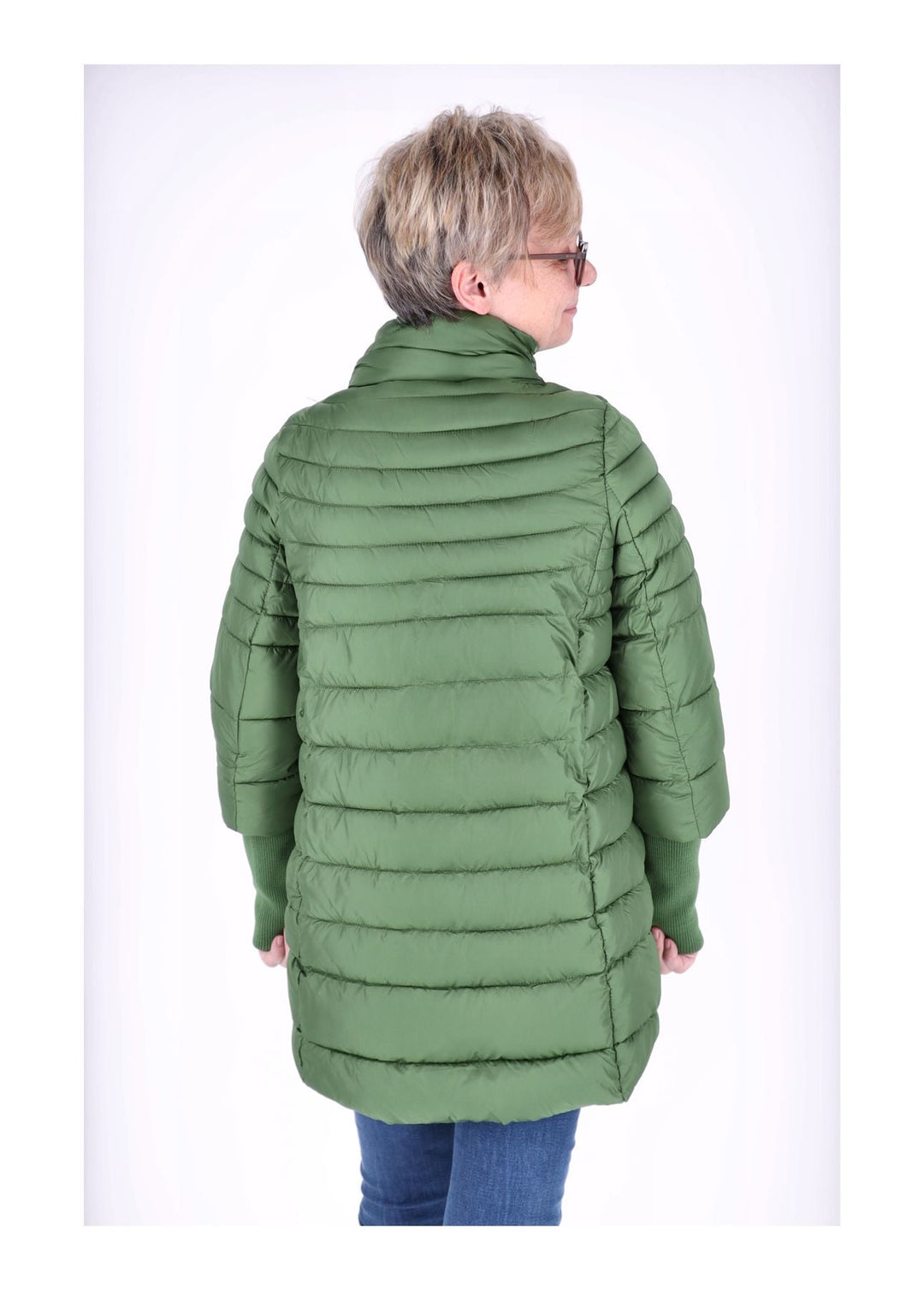 Damen Steppjacke in Grün mit Strickbündchen | Warme Jacke mit abnehmbarer Kapuze, 2-Wege-Reißverschluss und praktischen Taschen