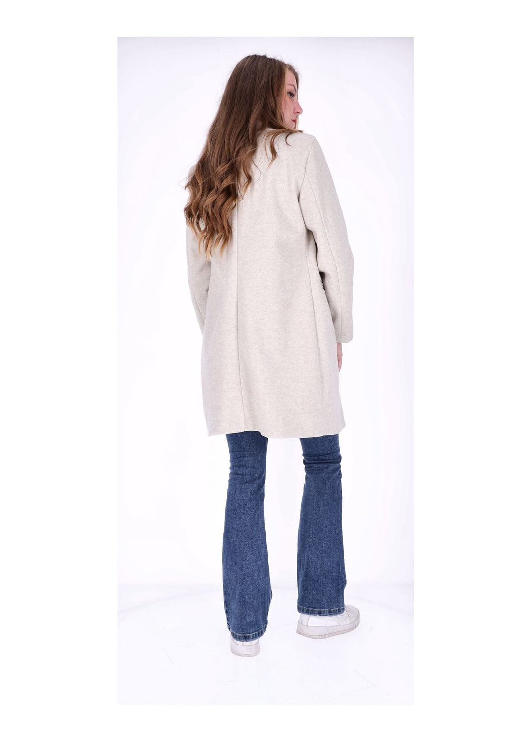 Damen Kurzmantel in Beige mit goldenem Knopf | Eleganter Mantel mit Schulterpolstern, zwei Taschen und bequemem Schnitt