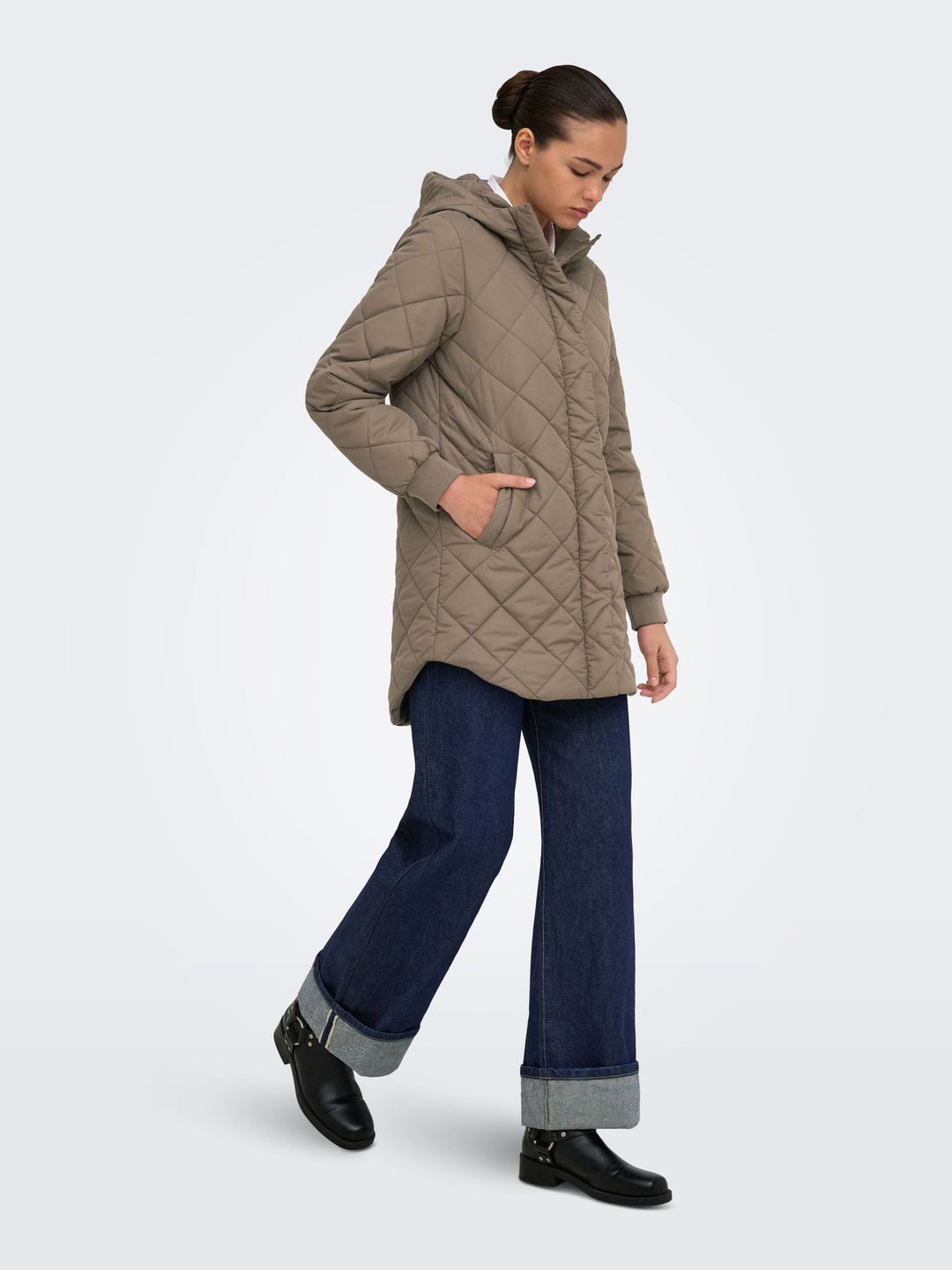 Damen Steppjacke mit Kapuze | Leichte Übergangsjacke mit durchgehendem Reißverschluss und elastischen Ärmelbündchen für kühle Tage