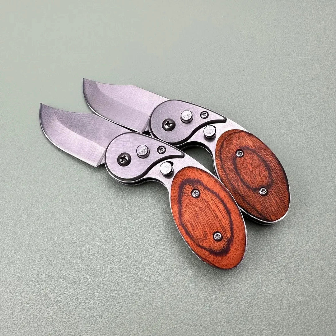 Mini taskuveitsi puisella kahvalla + painonappi | Automaattisesti avautuva, terävä taittoterä | Kompakti EDC ulkoiluun ja päivittäiseen käyttöön
