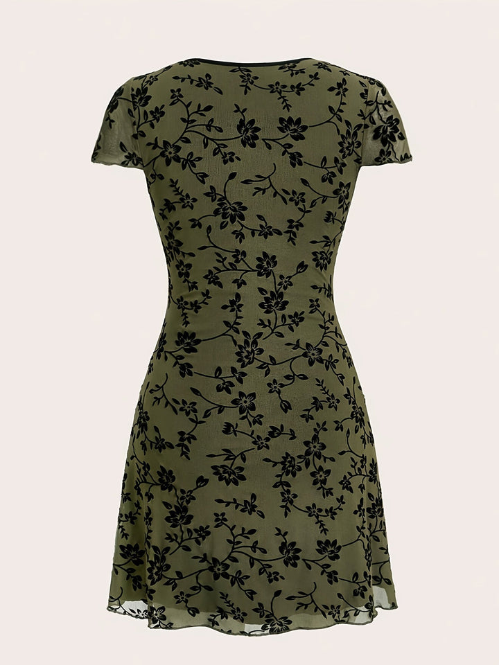Blumiges Strickkleid mit V-Ausschnitt | A-Linie mit schwarzer Einfassung | Weich, elastisch, elegant für Alltag &amp; Anlass
