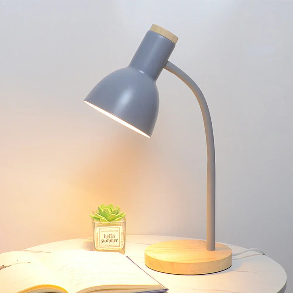 LED Schreibtischlampe | Verstellbare Tischleuchte aus Holz und Eisen im skandinavischen Design