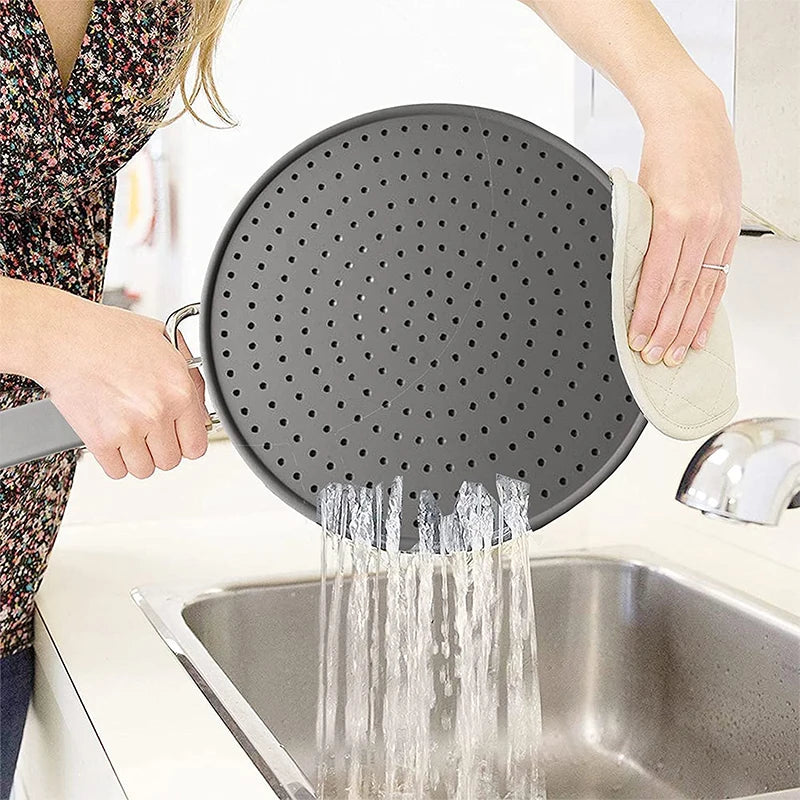 Spritzschutz für Pfannen | Hitzebeständiger Silikon-Deckel mit Edelstahlgriff für Töpfe und Pfannen bis 28 cm