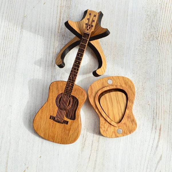 Personalisierte Gitarren-Plektrum Box aus Eichenholz | Mit Display-Ständer &amp; Platz für 3 Plektren | Geschenk für Gitarristen