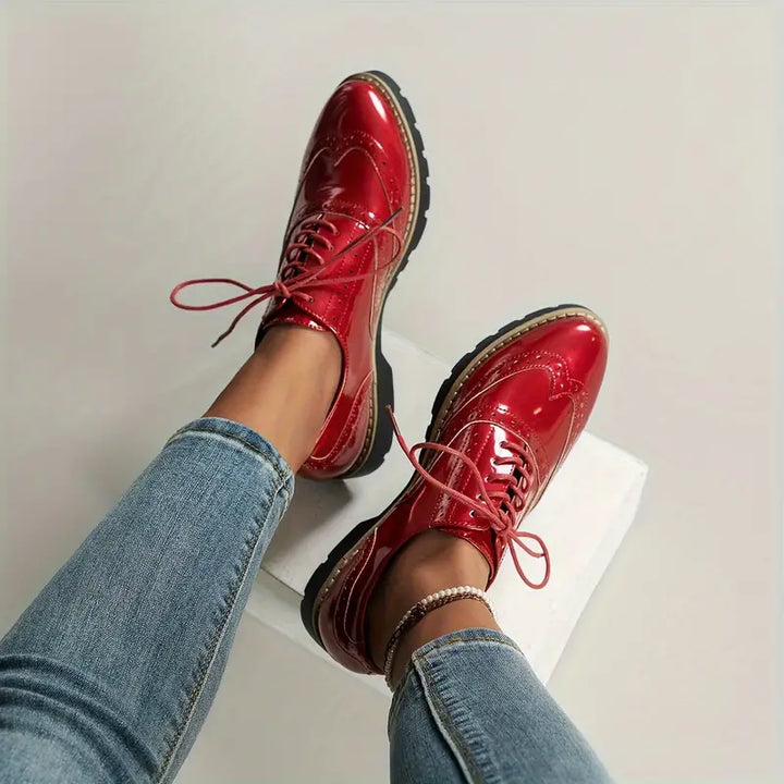 Damen Oxford-Schuhe mit Lack-Optik | Robuste Profilsohle &amp; Brogue-Details | Elegante Schnürschuhe für Büro und Alltag
