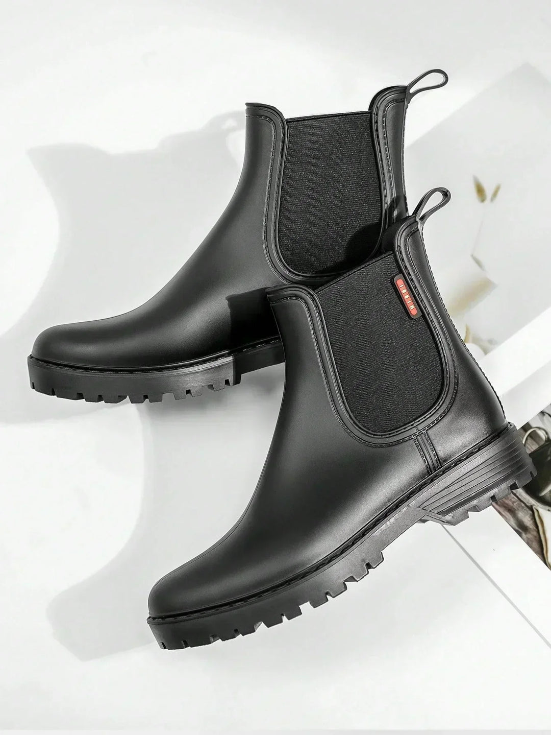 Damen Chelsea Regenstiefel wasserdicht | Matte Gummistiefel mit rutschfester Profilsohle, Elastikeinsätzen und Zuglaschen