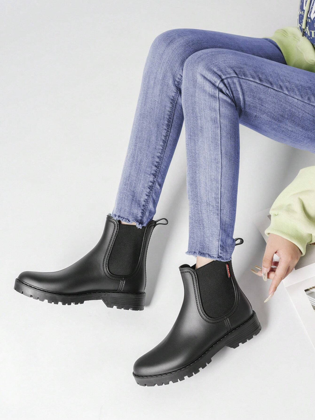 Damen Chelsea Regenstiefel wasserdicht | Matte Gummistiefel mit rutschfester Profilsohle, Elastikeinsätzen und Zuglaschen