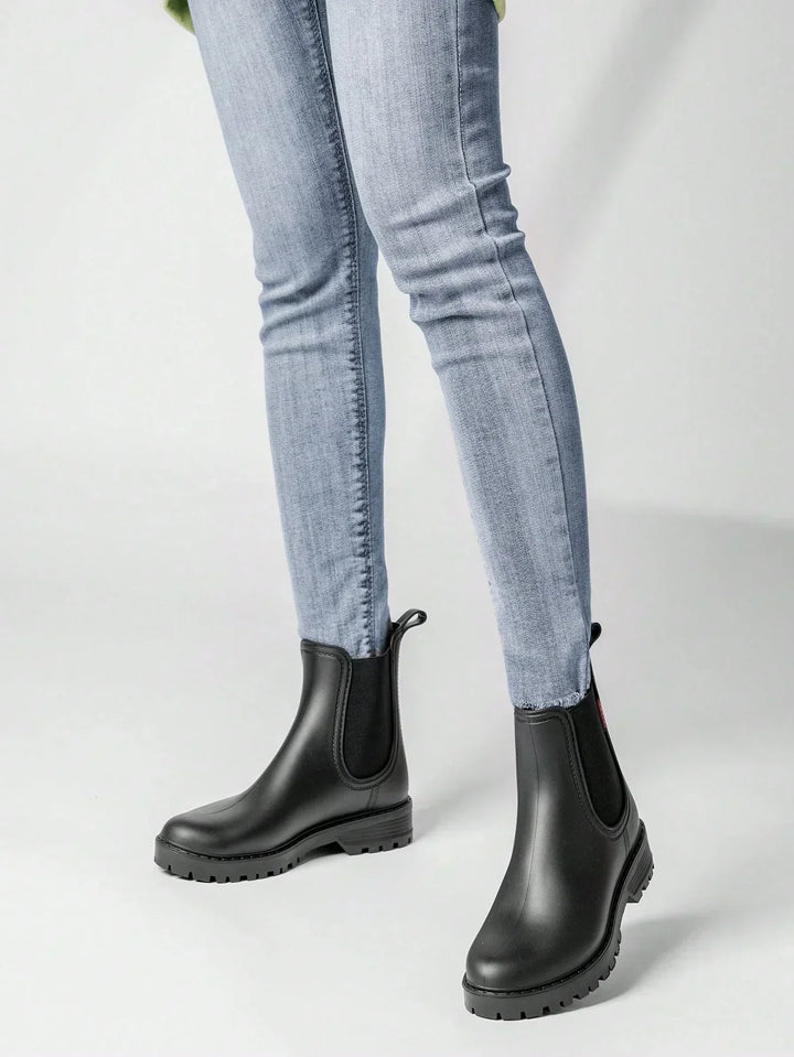 Damen Chelsea Regenstiefel wasserdicht | Matte Gummistiefel mit rutschfester Profilsohle, Elastikeinsätzen und Zuglaschen