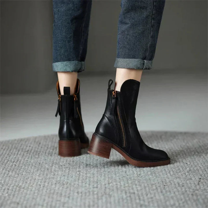 Damen Stiefeletten mit Blockabsatz | Runde Zehenpartie, seitlicher Reißverschluss und Anziehlasche | Chelsea-Stil für Herbst