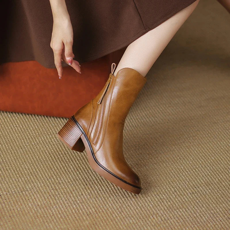 Damen Stiefeletten mit Blockabsatz | Runde Zehenpartie, seitlicher Reißverschluss und Anziehlasche | Chelsea-Stil für Herbst