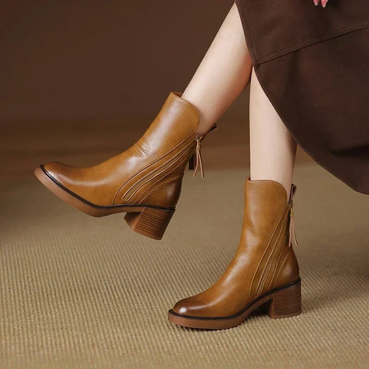 Damen Stiefeletten mit Blockabsatz | Runde Zehenpartie, seitlicher Reißverschluss und Anziehlasche | Chelsea-Stil für Herbst