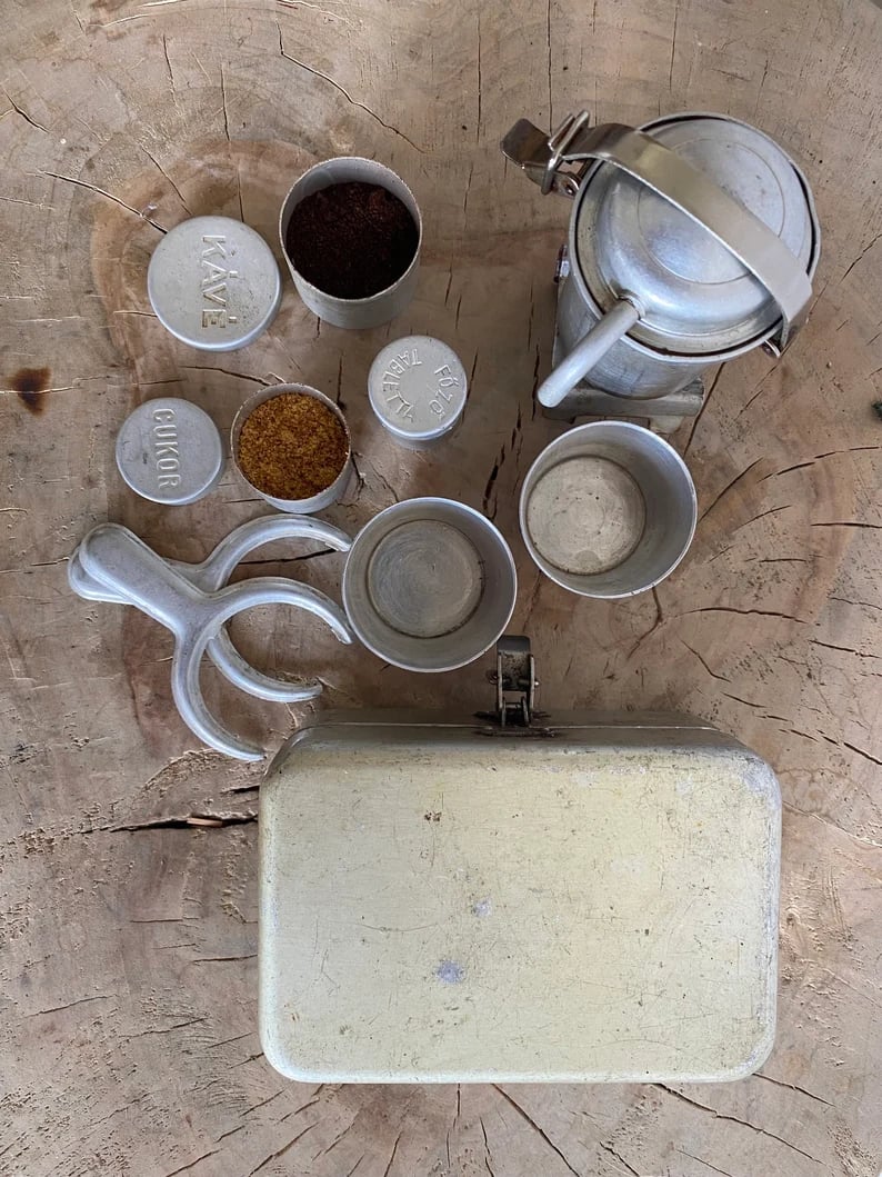 Set café de camping style vintage – ultra-compact pour voyage &amp; plein air | Robuste, unique avec patine | Kit de collection
