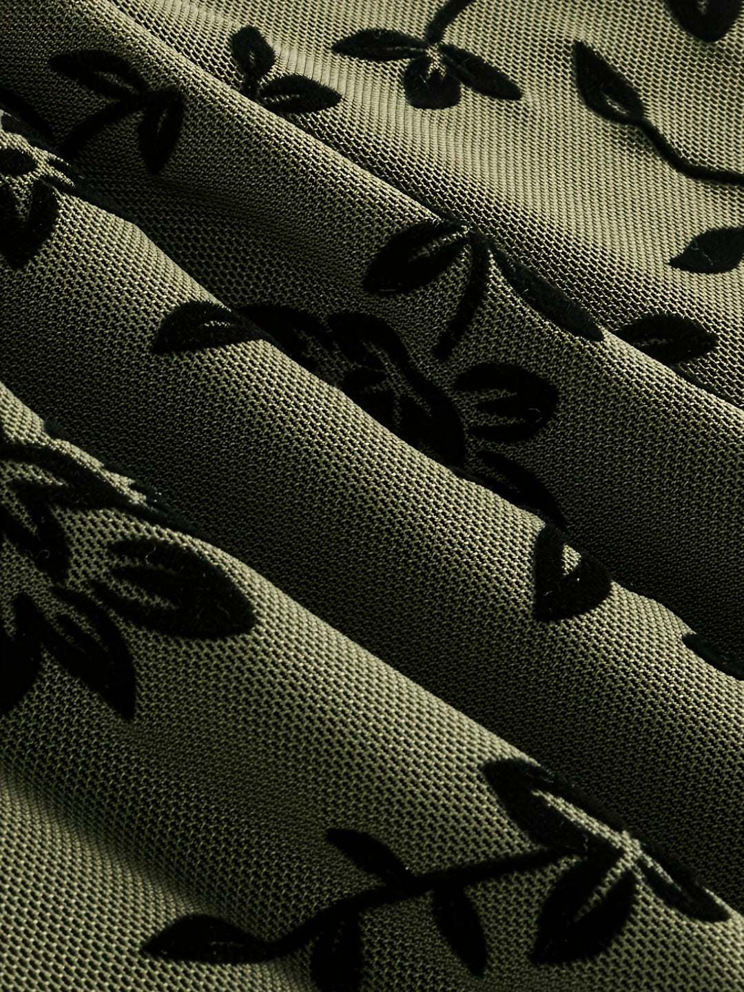 Blumiges Strickkleid mit V-Ausschnitt | A-Linie mit schwarzer Einfassung | Weich, elastisch, elegant für Alltag &amp; Anlass