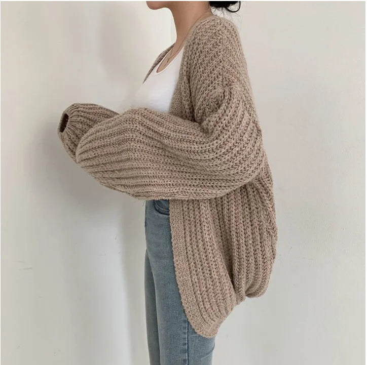 Damen Oversize Strickjacke mit Puffärmeln | Grobstrick Cardigan mit offener Front und weiter Passform für Herbst und Winter