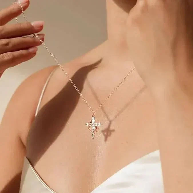 Collier avec pendentif croix et couronne | Symbole de foi et de force | Bijou expressif