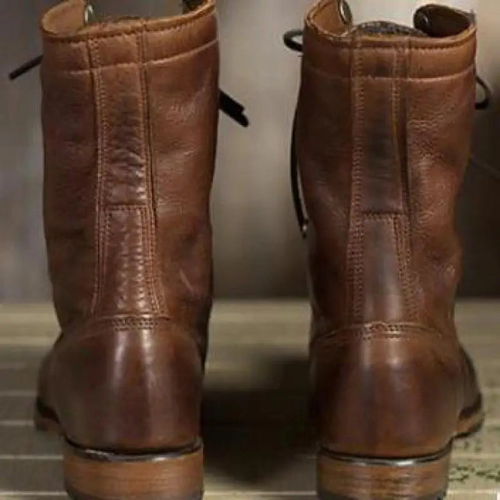 Damen Leder-Schnürstiefel in Braun | Wadenhohe Stiefel mit durchgehender Schnürung, flachem Absatz und profilierter Laufsohle
