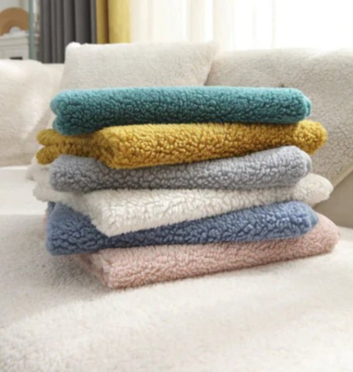 Copertura per divano in peluche a tutto tondo | Antiscivolo e ultra morbido | Protezione mobili da macchie e usura | Lavabile con 2 federe incluse