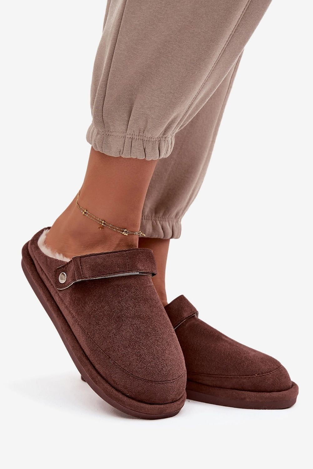 Damen Hausschuhe mit Klettverschluss und Fellfutter | Warme Pantoffeln in Wildleder-Optik mit Gummisohle und 2 cm Plateau