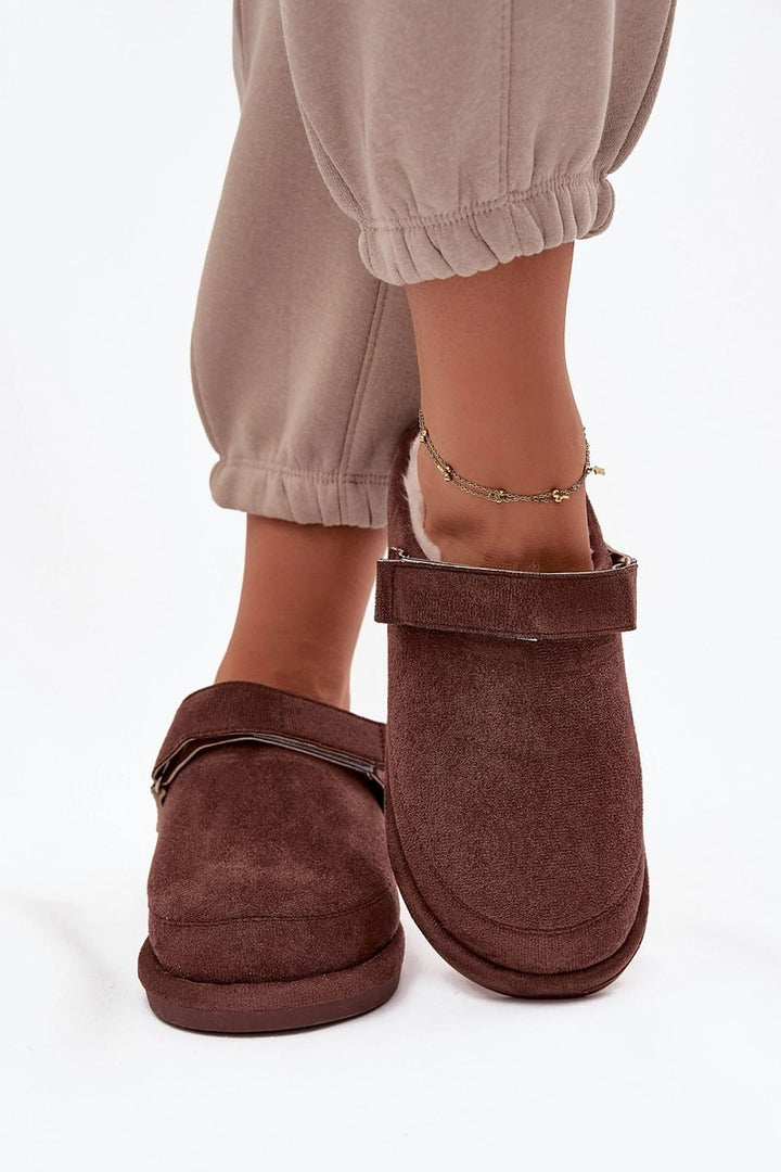 Damen Hausschuhe mit Klettverschluss und Fellfutter | Warme Pantoffeln in Wildleder-Optik mit Gummisohle und 2 cm Plateau