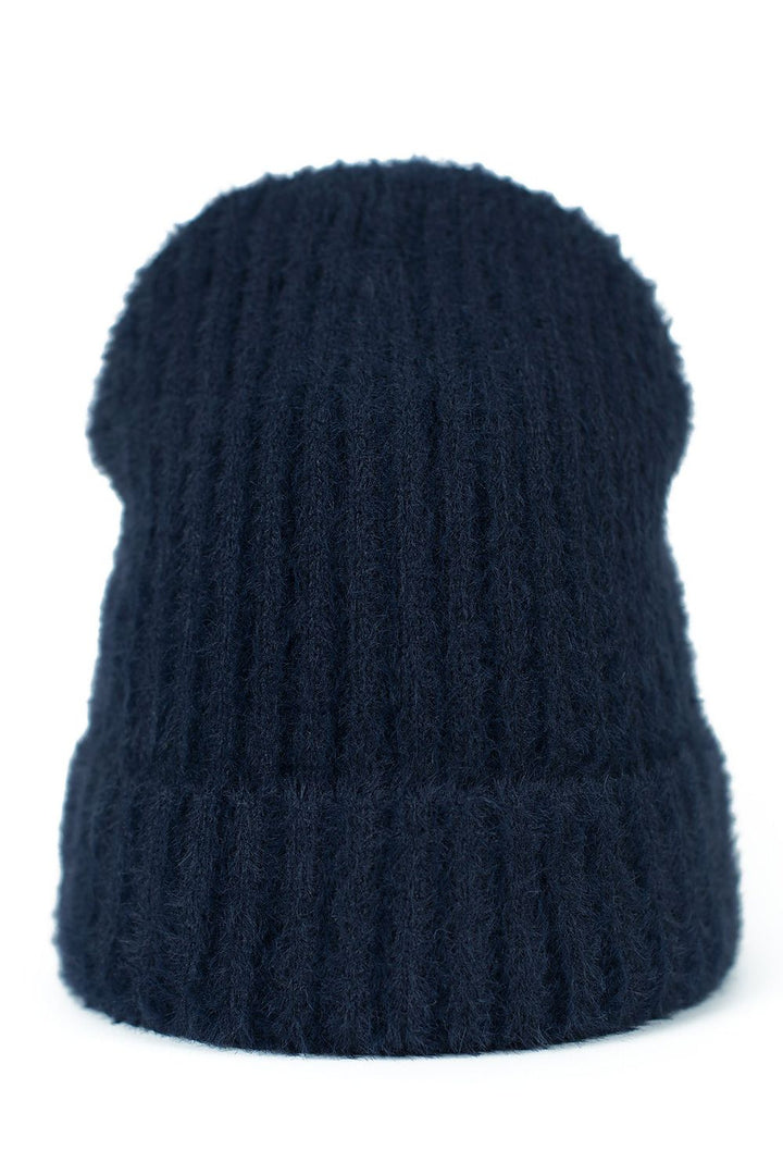 Flauschige Wintermütze mit Umschlag | Elastische Beanie mit weicher Oberfläche und Platz für hochgesteckte Haare | Aus Polen
