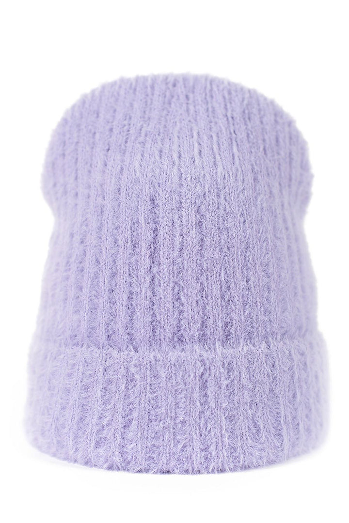 Flauschige Wintermütze mit Umschlag | Elastische Beanie mit weicher Oberfläche und Platz für hochgesteckte Haare | Aus Polen