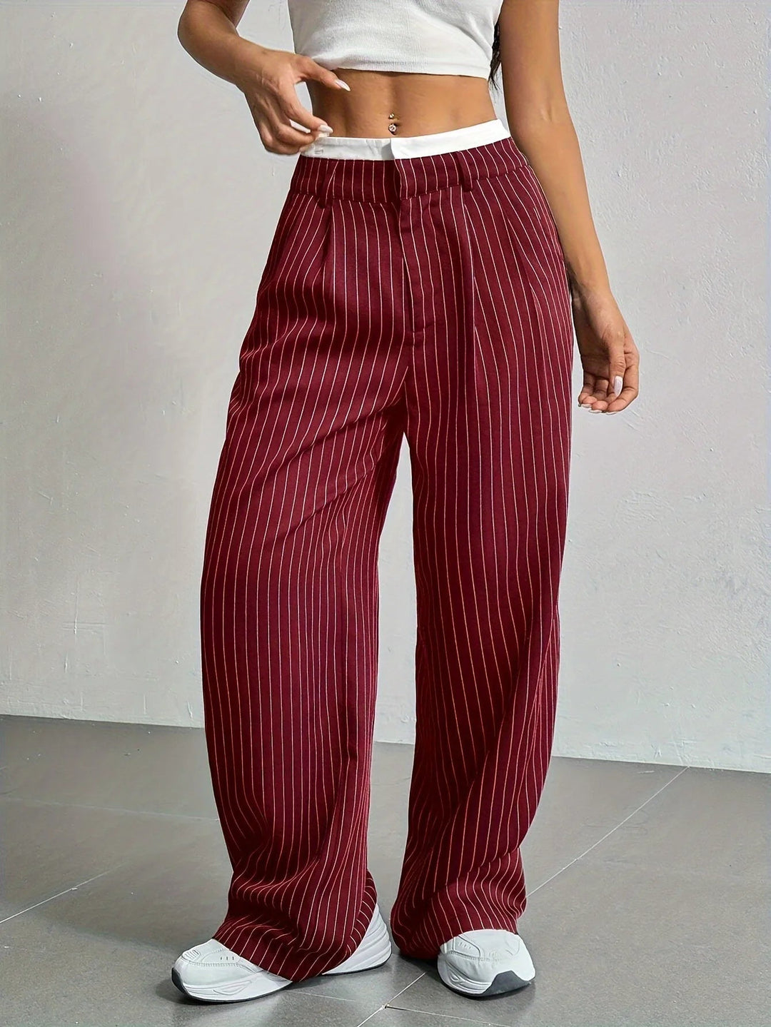 Damen High-Waist Hose | Gestreifte Stoffhose mit weitem Bein, lockerer Passform und praktischen Seitentaschen