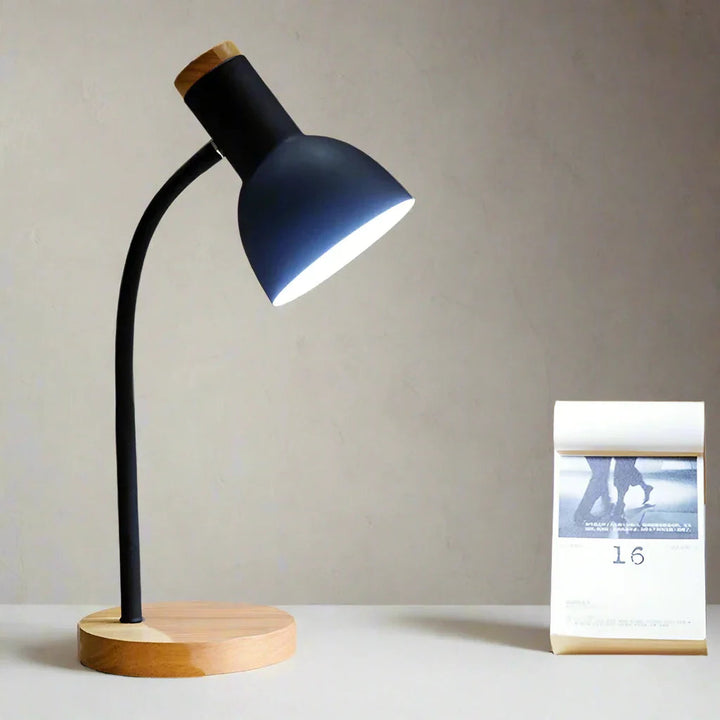 LED Schreibtischlampe | Verstellbare Tischleuchte aus Holz und Eisen im skandinavischen Design