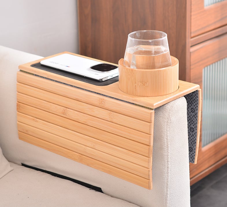 BambooSip – Eleganter Couch-Becherhalter