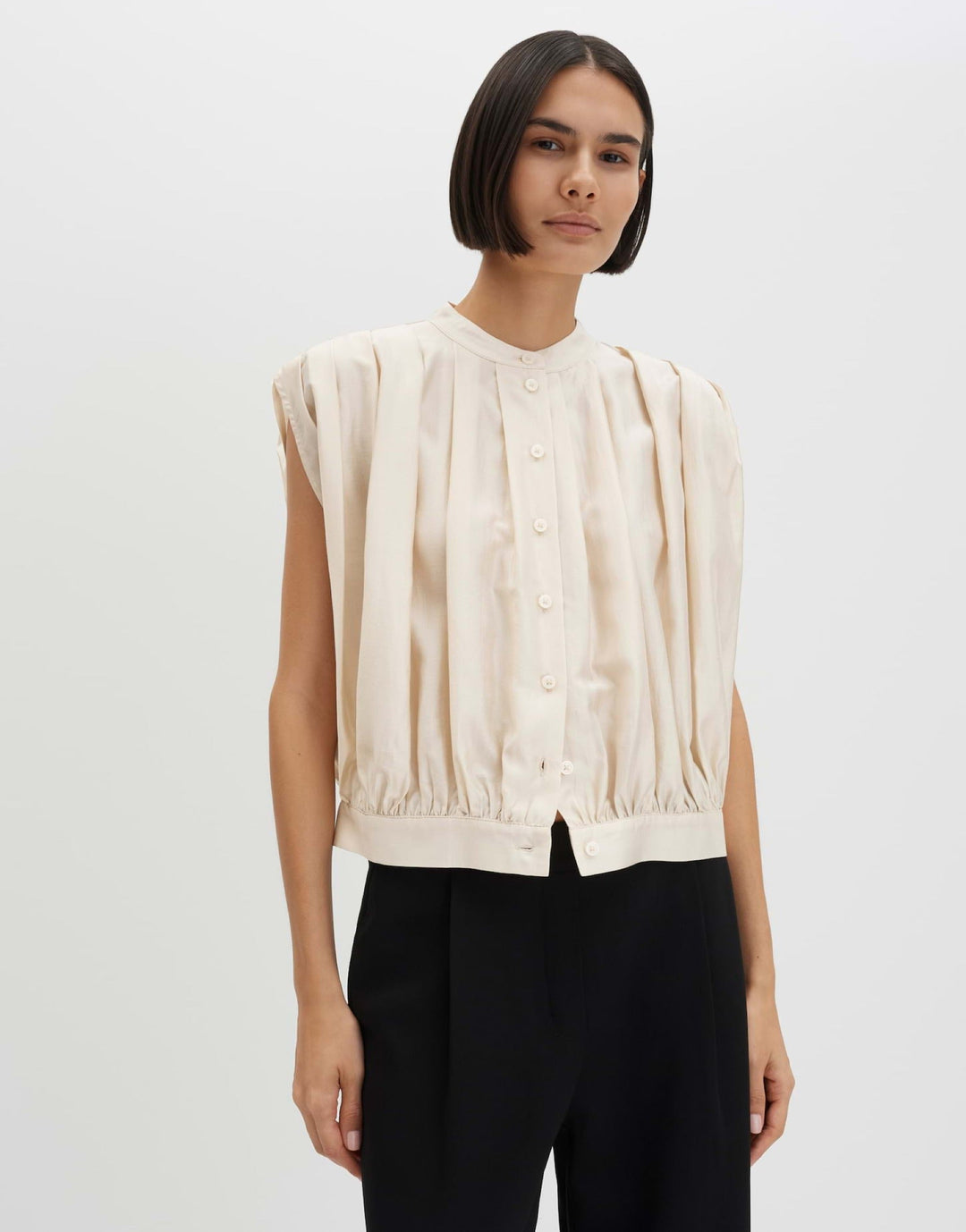 Damen Bluse | Bluse mit Drapierung, Rundhalsausschnitt, Knopfleiste und kurzen Ärmeln