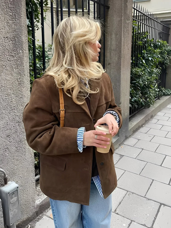 Damen Wildlederjacke Braun mit Knopfleiste | Bequeme Jacke mit praktischen Taschen für Alltag, Freizeit und vielseitige Looks