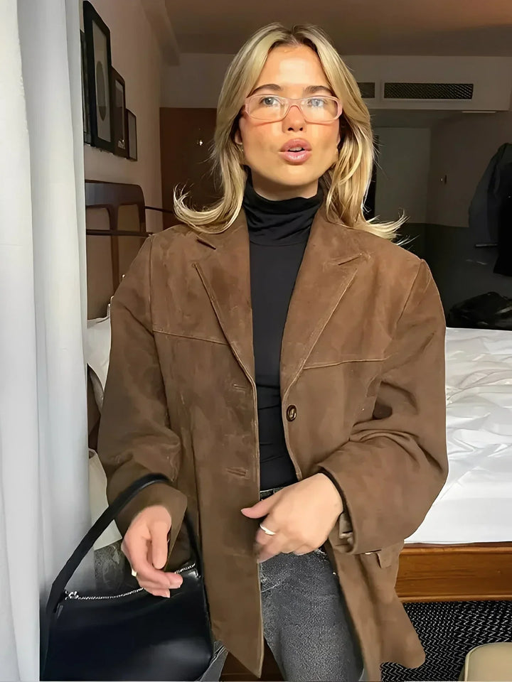 Damen Wildlederjacke Braun mit Knopfleiste | Bequeme Jacke mit praktischen Taschen für Alltag, Freizeit und vielseitige Looks