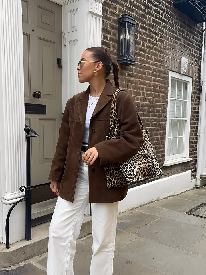 Damen Wildlederjacke Braun mit Knopfleiste | Bequeme Jacke mit praktischen Taschen für Alltag, Freizeit und vielseitige Looks