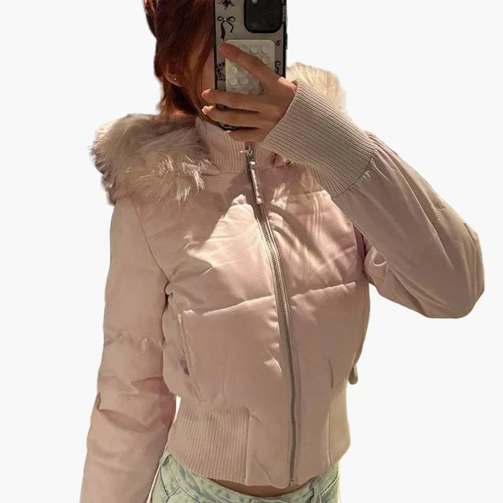 Damen kurze Steppjacke mit Kapuze | Voluminöse Steppjacke mit Reißverschluss und Rippbündchen für Alltag und kühle Tage