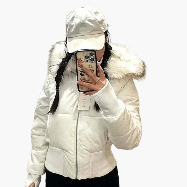 Damen kurze Steppjacke mit Kapuze | Voluminöse Steppjacke mit Reißverschluss und Rippbündchen für Alltag und kühle Tage