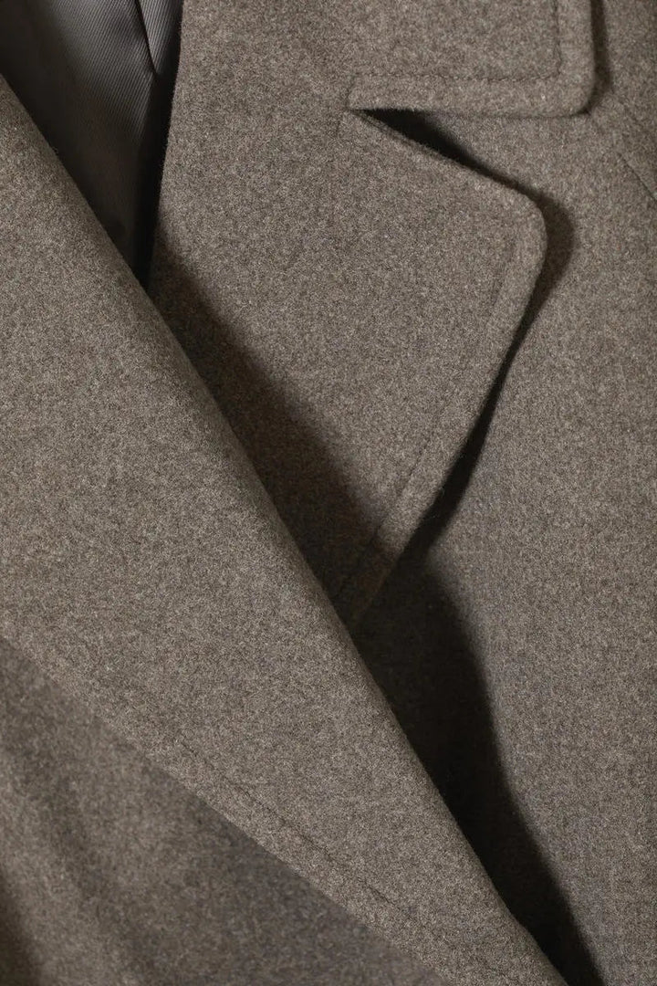 Damen Mantel lang mit Reverskragen | Zweireihiger Mantel mit Knopfverschluss, geradem Schnitt und Seitentaschen für elegante Outfits
