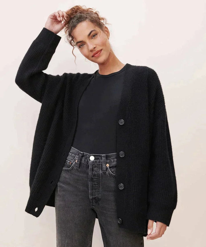 Damen Kaschmir-Cardigan mit V-Ausschnitt | Oversized Strickjacke aus 100 % Kaschmir mit Knopfleiste und gerippten Bündchen