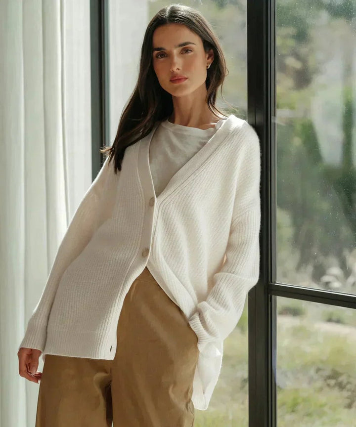 Damen Kaschmir-Cardigan mit V-Ausschnitt | Oversized Strickjacke aus 100 % Kaschmir mit Knopfleiste und gerippten Bündchen