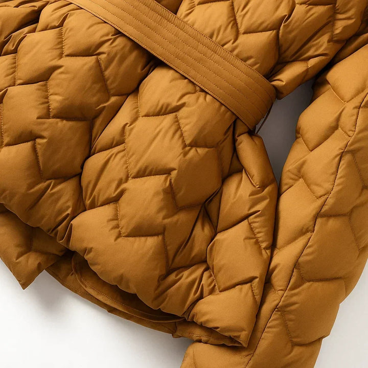 Damen Steppjacke mit Bindegürtel | Warme taillierte Jacke mit Schalkragen und wattierter Verarbeitung für kalte Tage