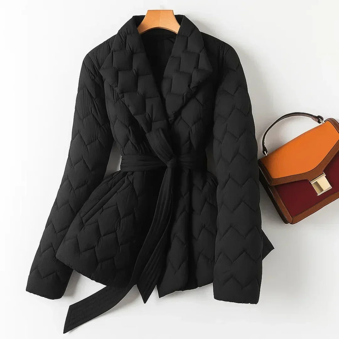 Damen Steppjacke mit Bindegürtel | Warme taillierte Jacke mit Schalkragen und wattierter Verarbeitung für kalte Tage