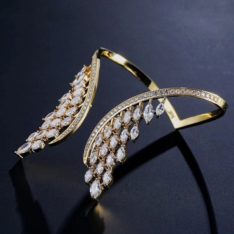 Engelshorn Armreif verstellbar | Flügel-Design mit Zirkonia | Eleganter Schmuck aus Legierung | Für Alltag &amp; Anlass