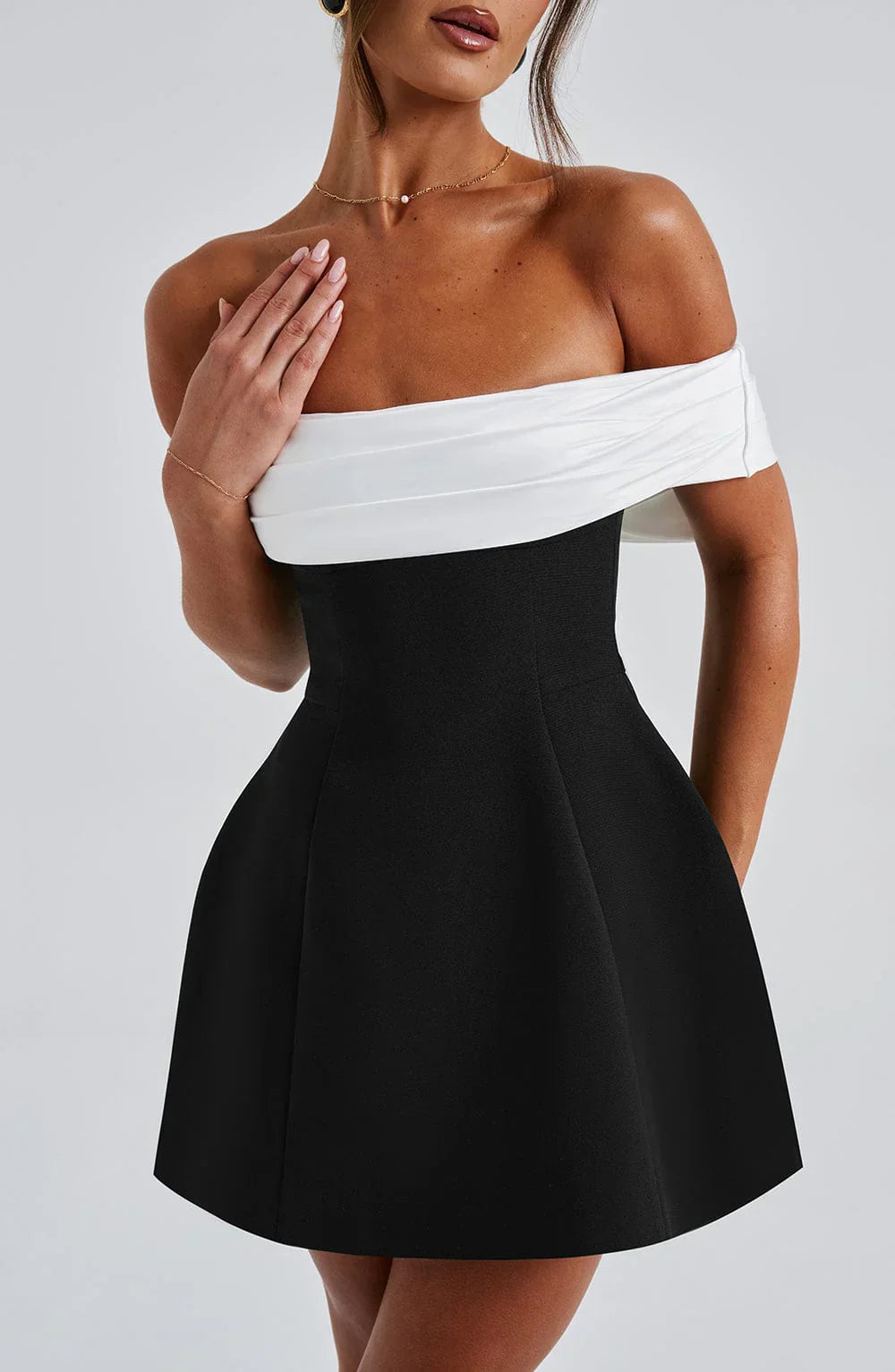 Rückenfreies Minikleid mit Schleife | Figurbetonter Schnitt für Party &amp; Date Night | Leichtes Tragegefühl | Größen S–L