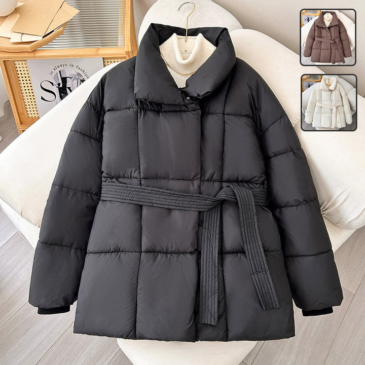 Damen Winterjacke mit Gürtel | Warm gefütterte Steppjacke mit hohem Kragen, verdecktem Reißverschluss und taillierter Passform