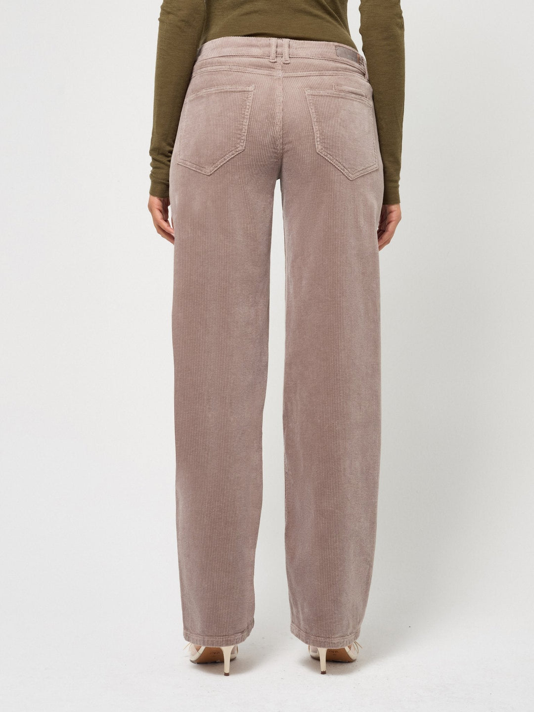 Cordhose Damen | Low Rise Straight Fit mit weitem Bein | Weicher Stretch-Cord | 5-Pocket-Style | Normale Beinlänge