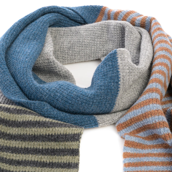 Damen Wollschal | Breiter Schal mit mehrfarbigem Streifenmuster und weicher Strickstruktur