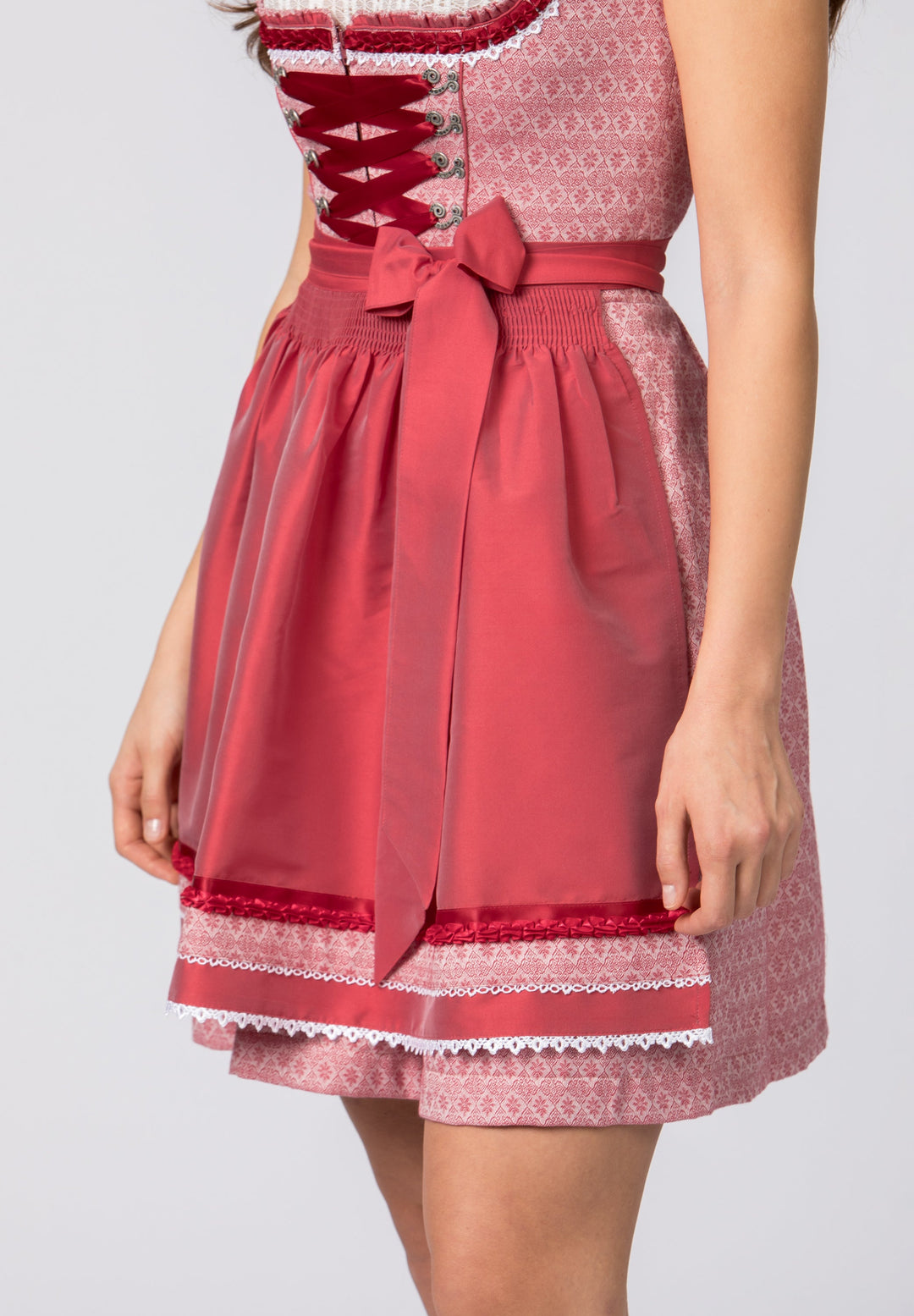 Dirndl Mini Damen | Rotes Trachtenkleid mit Schnürmieder, Schürze und 50 cm Rocklänge