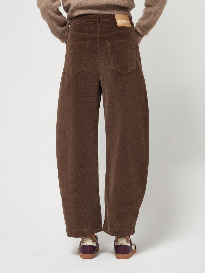Cordhose | O-Shape mit hoher Leibhöhe und verkürztem, konischem Bein