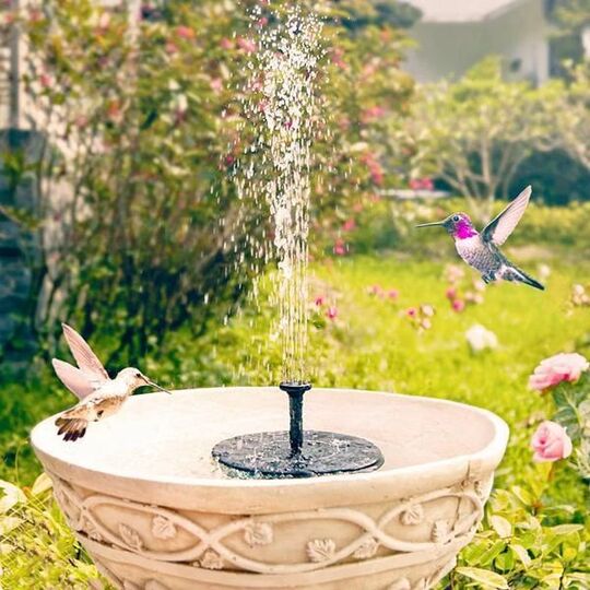 Schwimmender Solar Springbrunnen 1,6 W | Für Teich &amp; Vogeltränke | 6 Fontänenaufsätze kabellos | 80 cm Förderhöhe