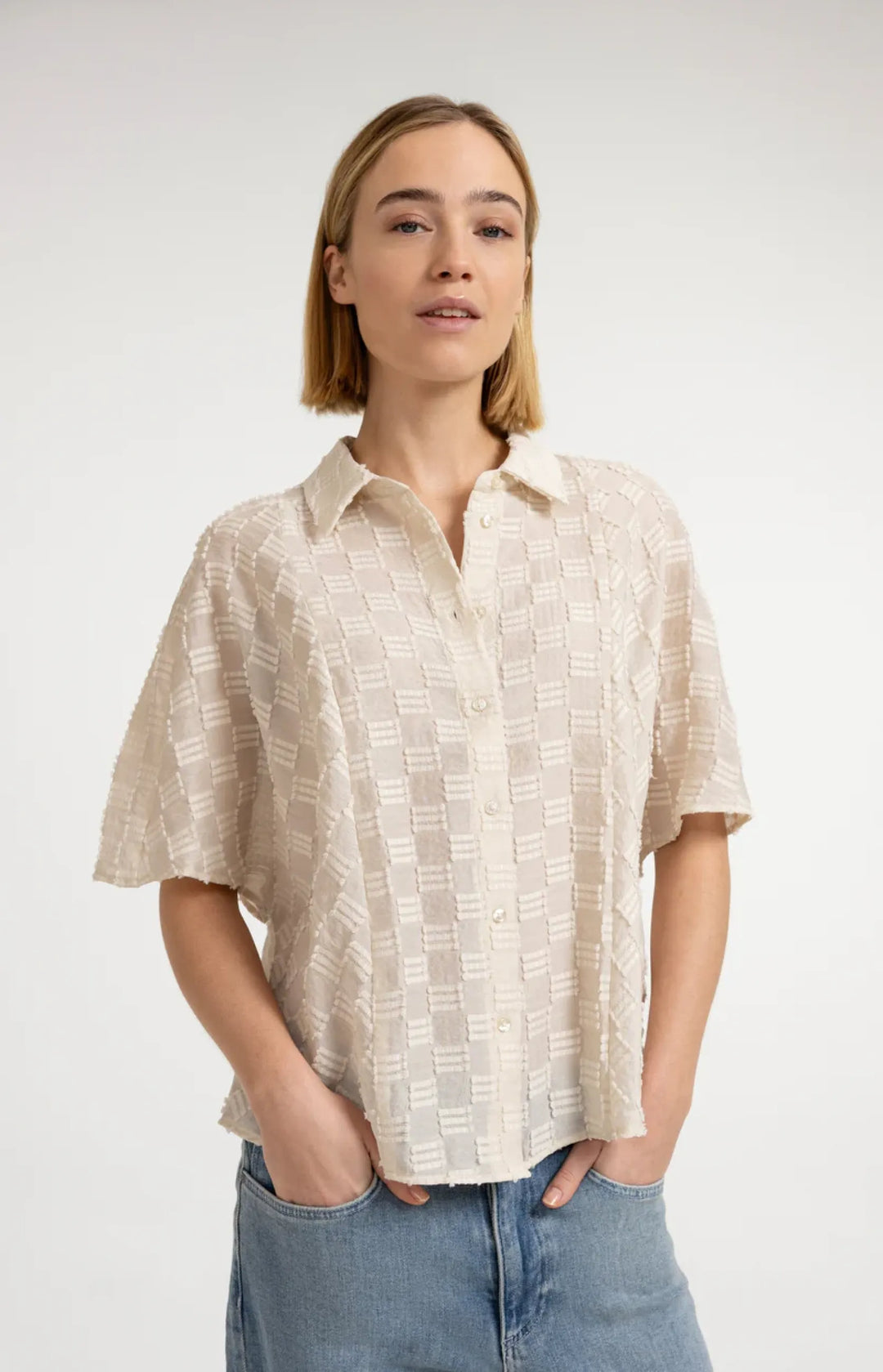 Damen Bluse | Jacquard-Bluse mit kurzen weiten Ärmeln, Kragen und lockerer Passform